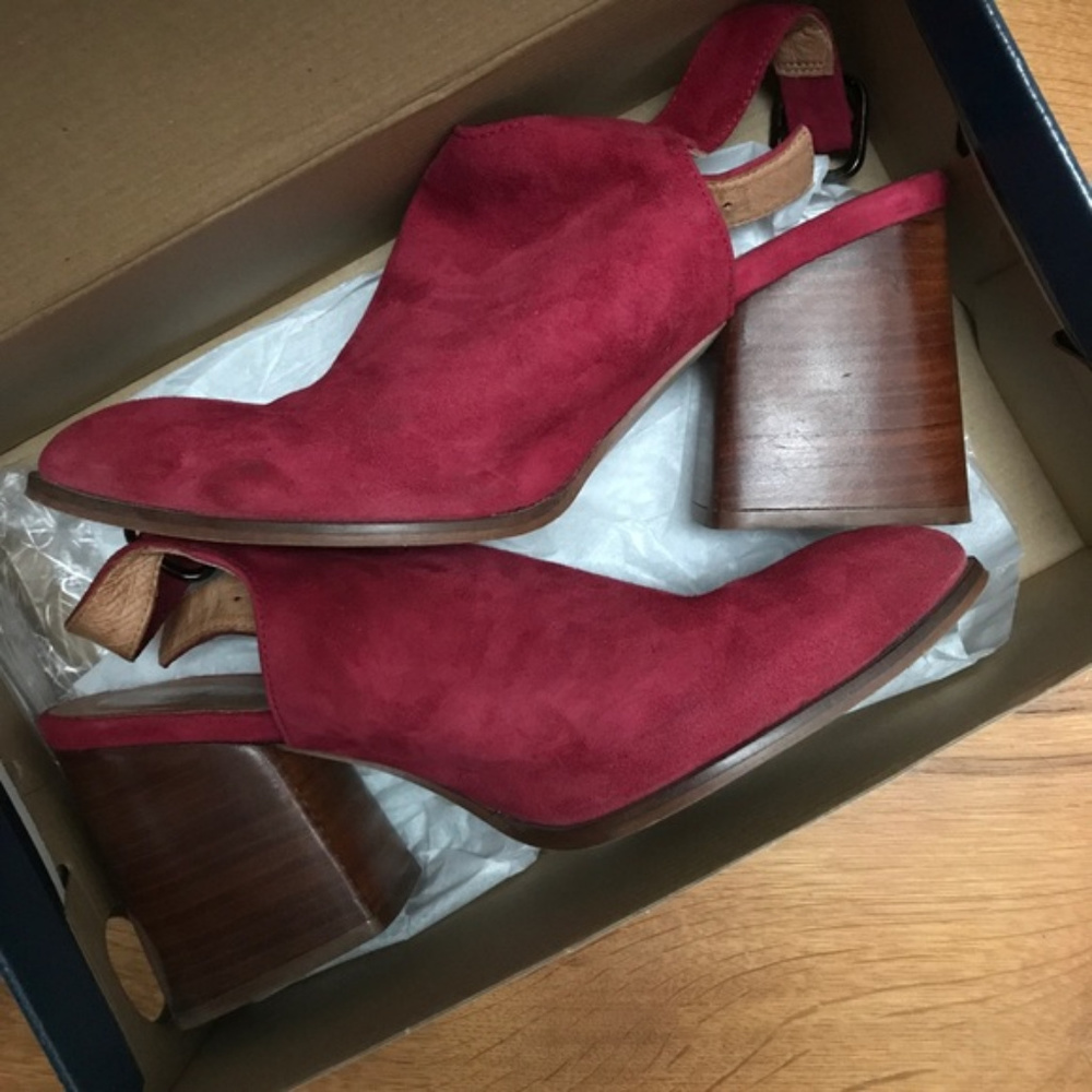 Geewawa Horky red suede heeled ankle boot, in box